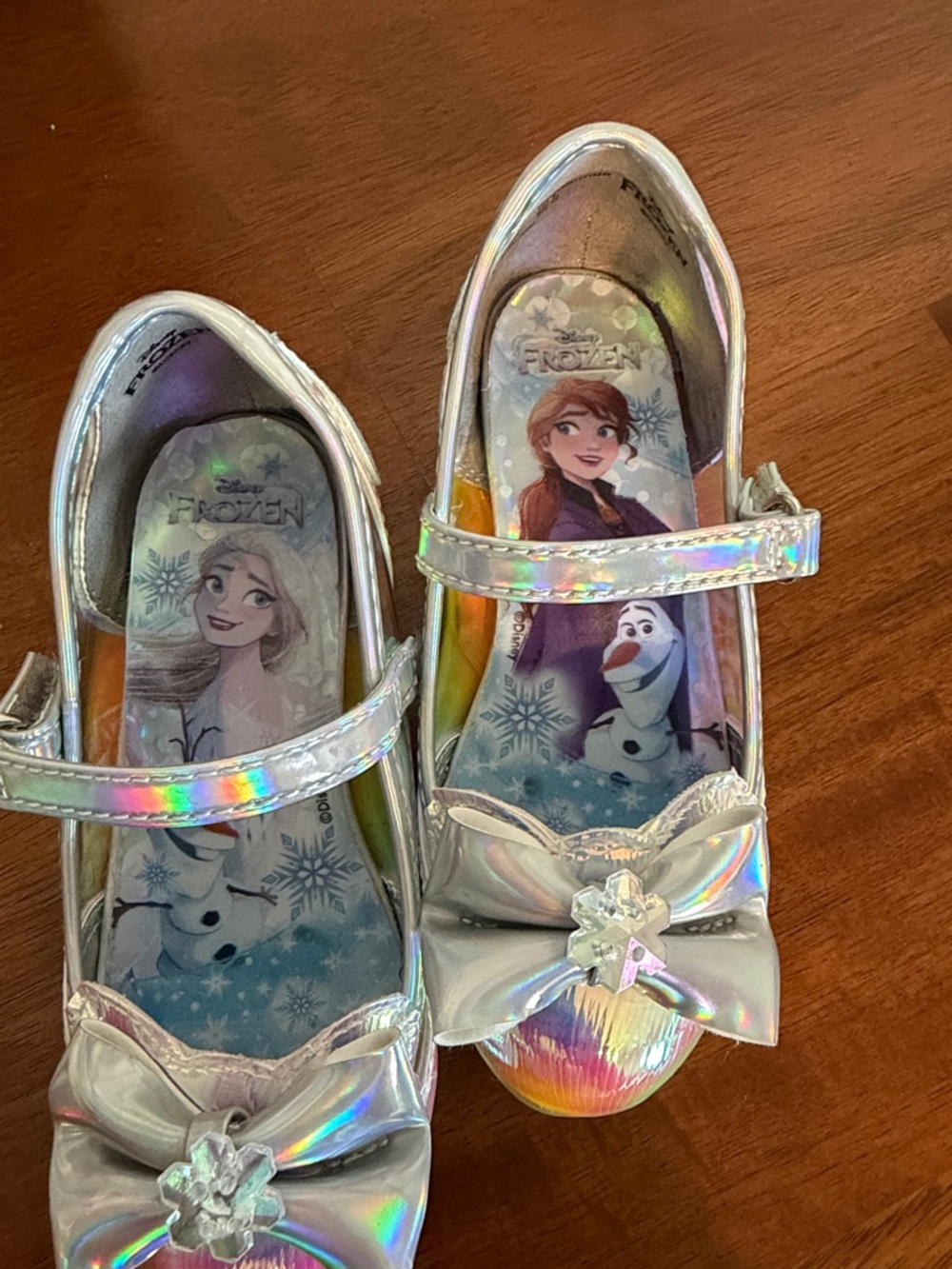 Disney Iridescent Silver Frozen Mary Jane Shoes with Bow Size 8 Kids - Picture 3 of 15